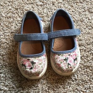 Toms baby flats